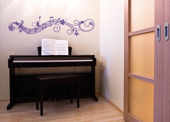 Noten mit Blumenranken